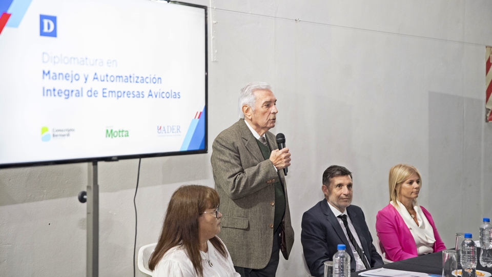 Comenzó el dictado de la Diplomatura en Manejo y Automatización Integral de Empresas Avícolas