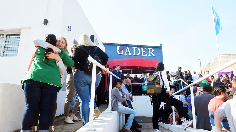 Feriado en UADER por el Día del Personal Administrativo, Técnico-Profesional y de Servicios Generales
